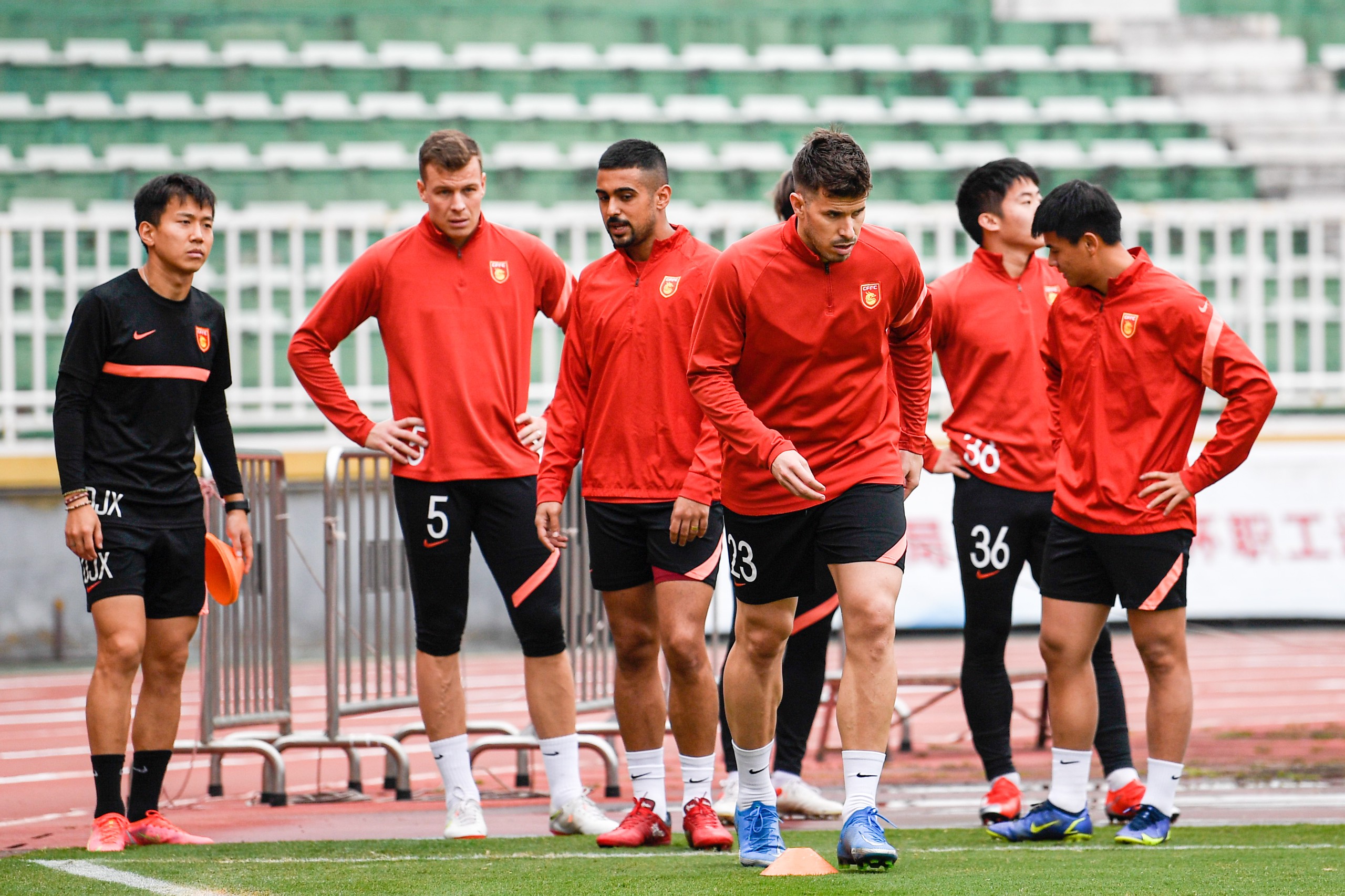 爱游戏中心-包含狼队球员集体罢训，俱乐部陷入风波的词条  第1张