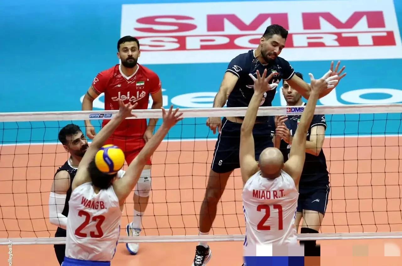 爱游戏中心-红蓝队伍在强劲对手面前表现抢眼  第1张